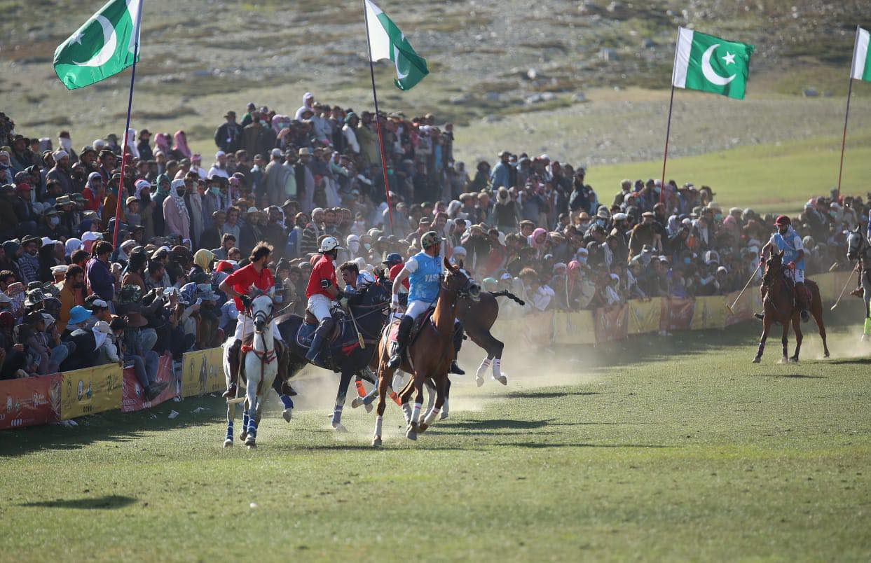 Polo riders and spectators at the Shandur festival